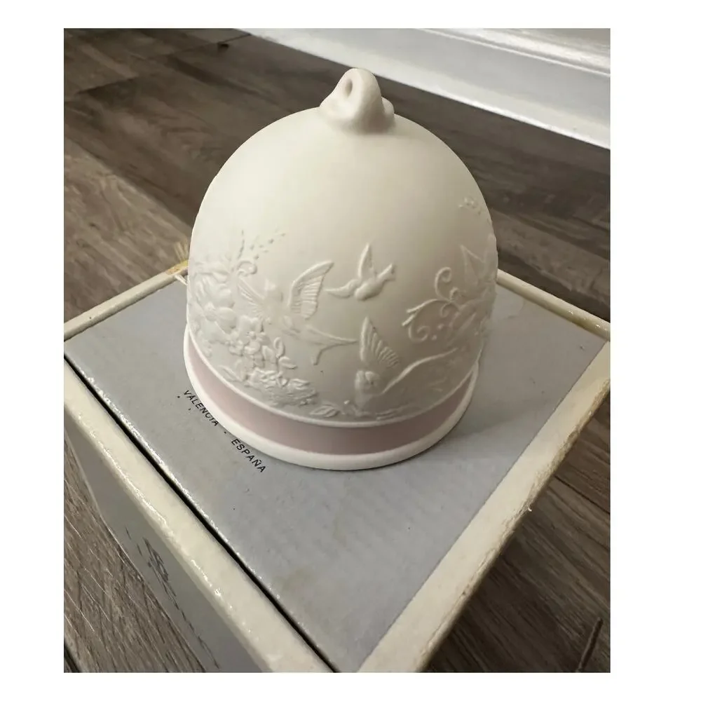 Lladro Figurine: 7613 Spring Bell (1991)